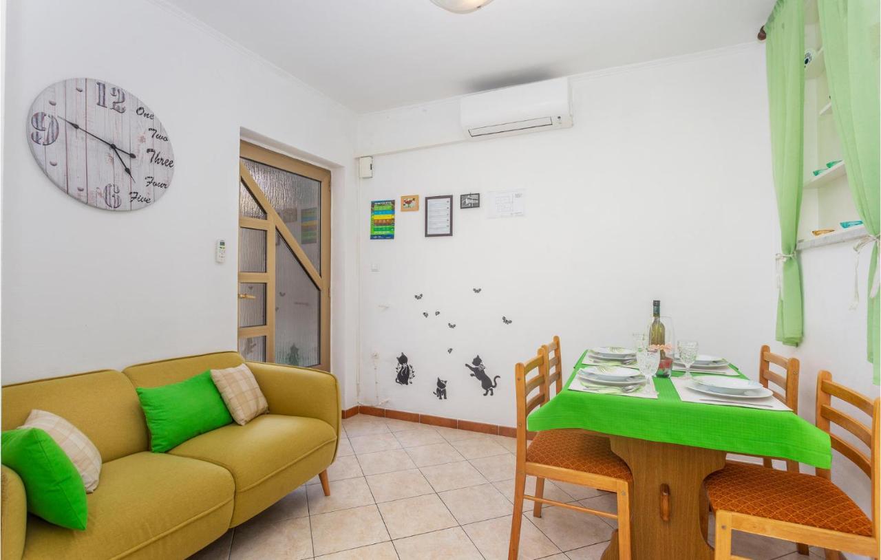 2 Bedroom Cozy Apartment In 奥米沙利 外观 照片