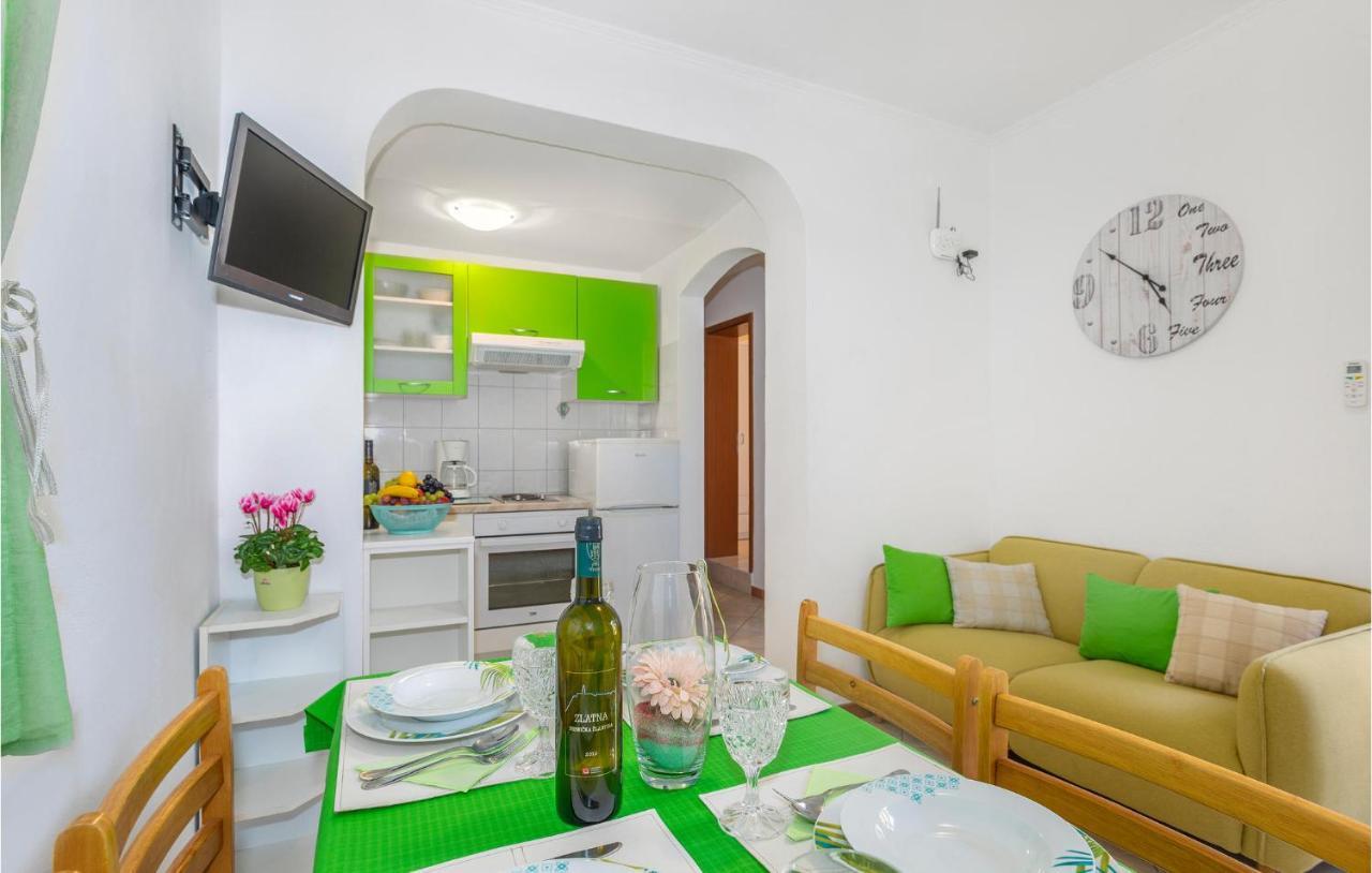 2 Bedroom Cozy Apartment In 奥米沙利 外观 照片