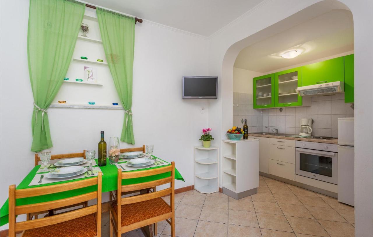 2 Bedroom Cozy Apartment In 奥米沙利 外观 照片