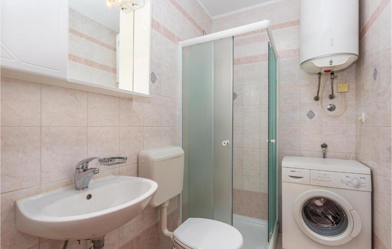 2 Bedroom Cozy Apartment In 奥米沙利 外观 照片