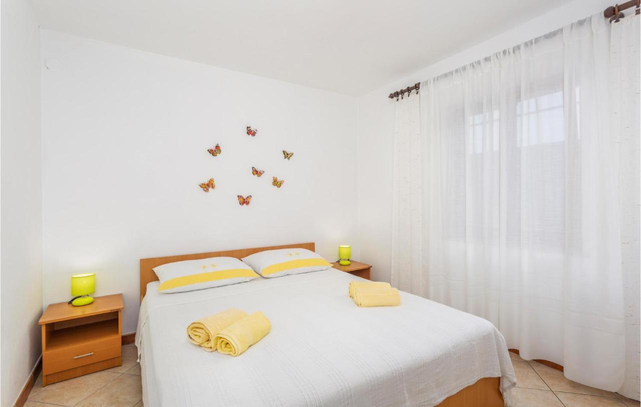 2 Bedroom Cozy Apartment In 奥米沙利 外观 照片